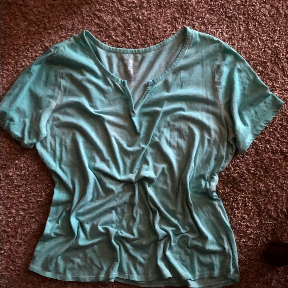 Teal V-neckT-shirt.